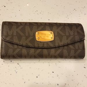 🍃 NWOT Michael kors women's wallet brown signature